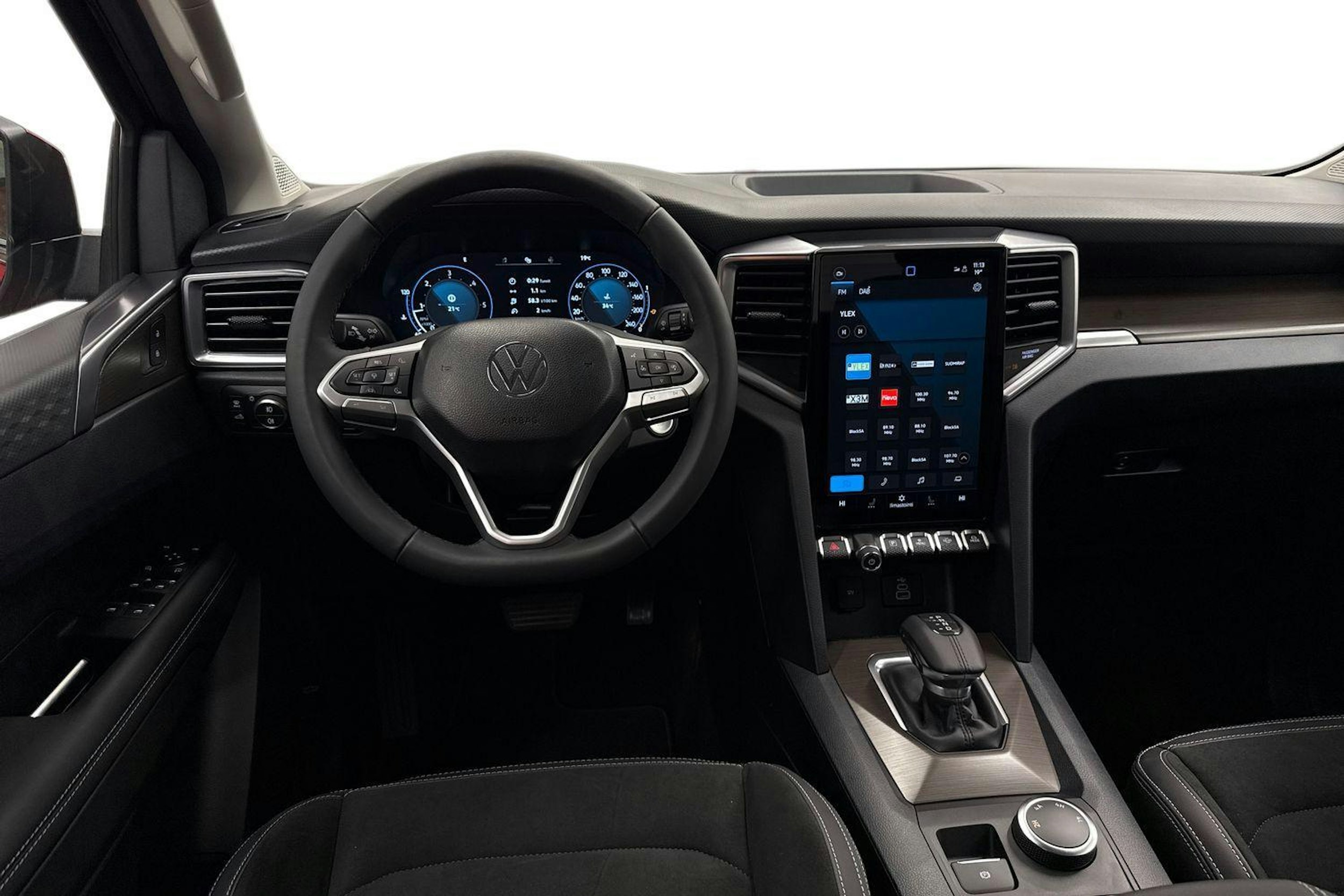 met. punainen Volkswagen Amarok 2025 kuva 9.