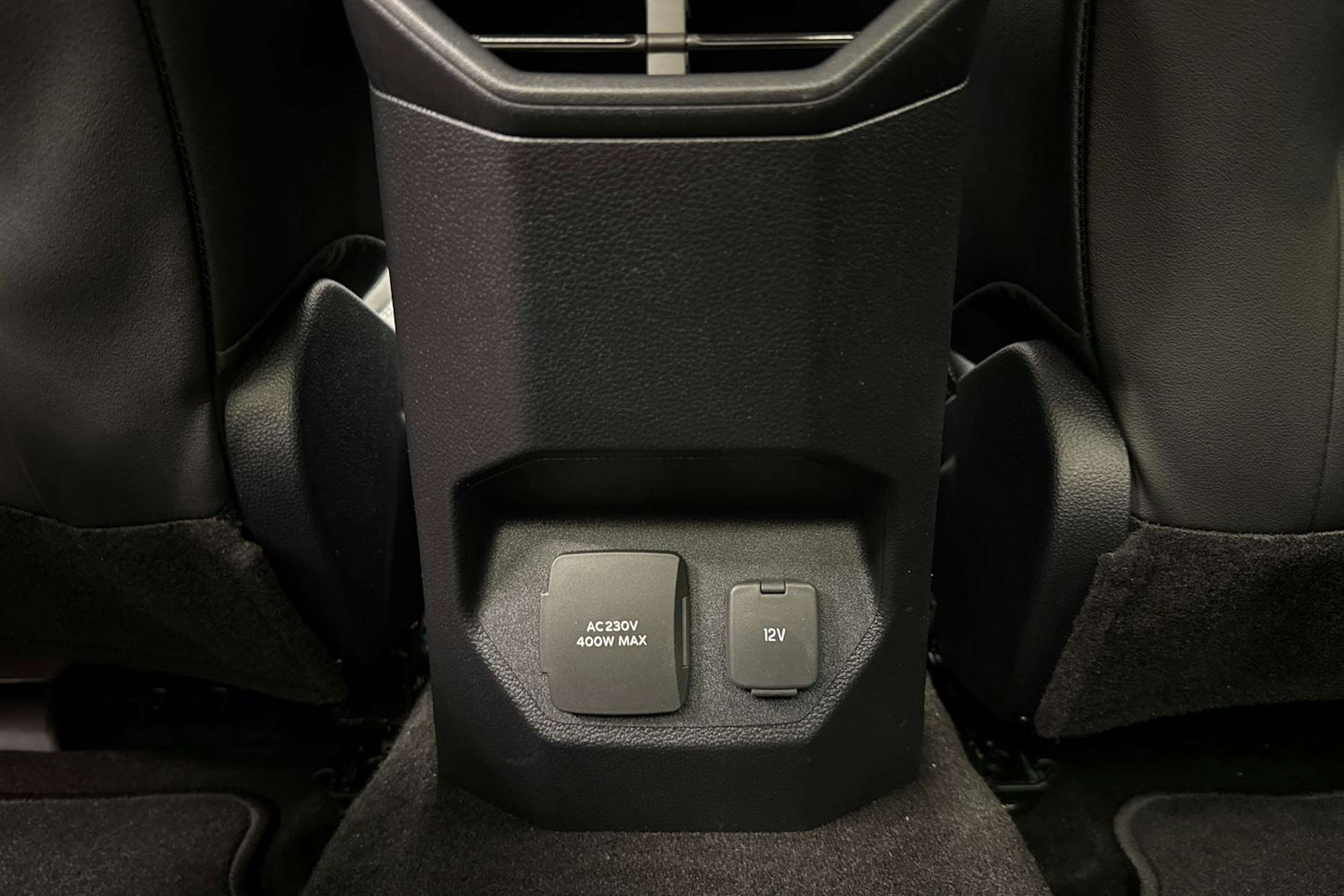 met. punainen Volkswagen Amarok 2025 kuva 12.