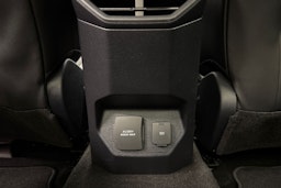 met. punainen Volkswagen Amarok 2025 kuva 12.