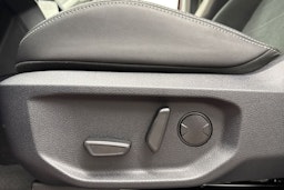 met. punainen Volkswagen Amarok 2025 kuva 13.