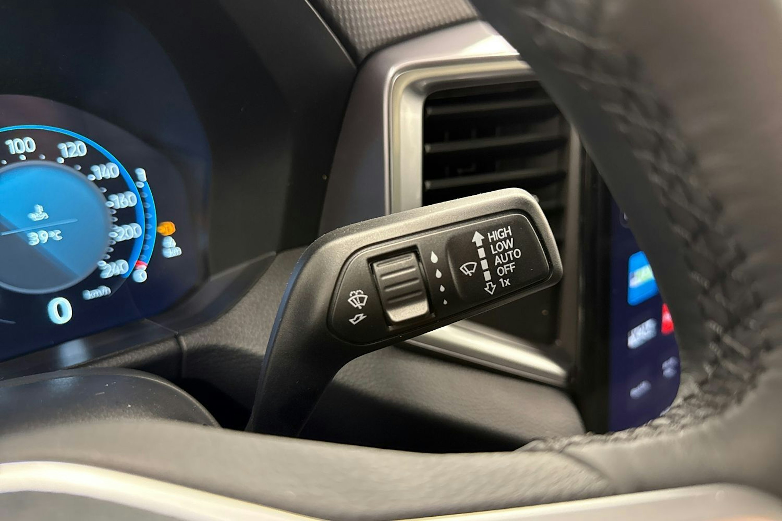 met. punainen Volkswagen Amarok 2025 kuva 14.