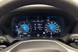 met. punainen Volkswagen Amarok 2025 kuva 15.