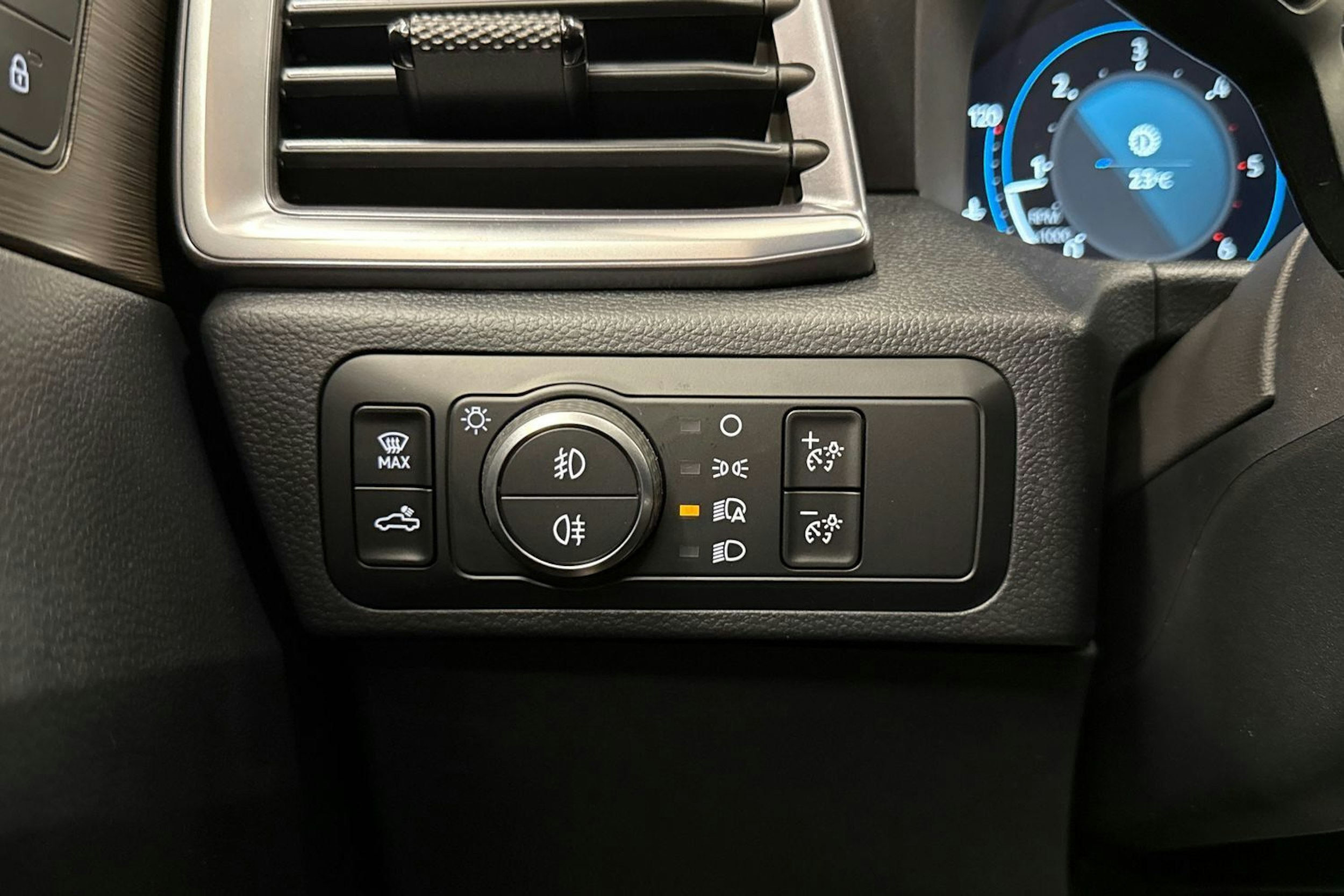 met. punainen Volkswagen Amarok 2025 kuva 16.