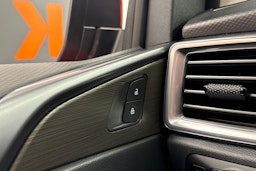 met. punainen Volkswagen Amarok 2025 kuva 17.