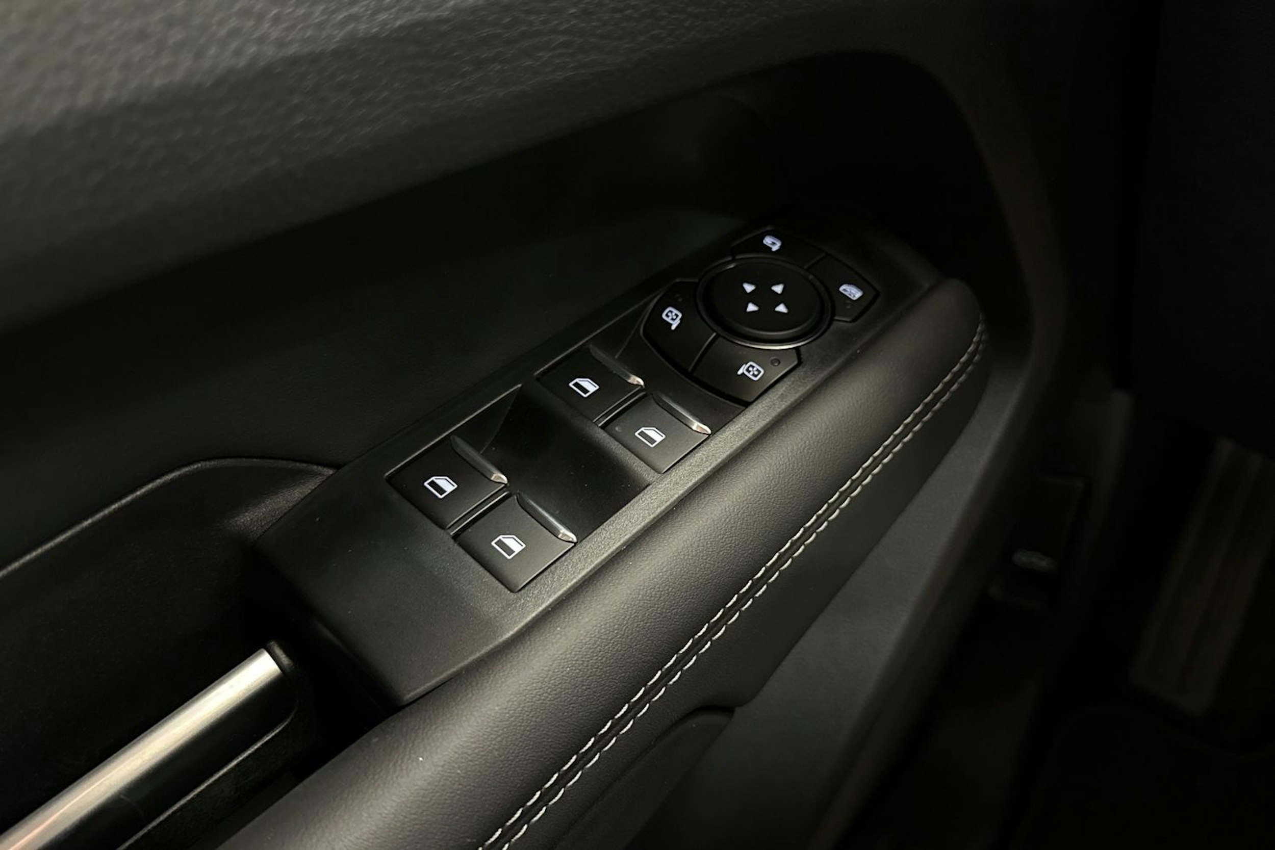 met. punainen Volkswagen Amarok 2025 kuva 19.