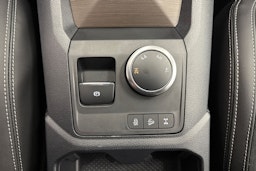 met. punainen Volkswagen Amarok 2025 kuva 21.