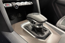 met. punainen Volkswagen Amarok 2025 kuva 23.