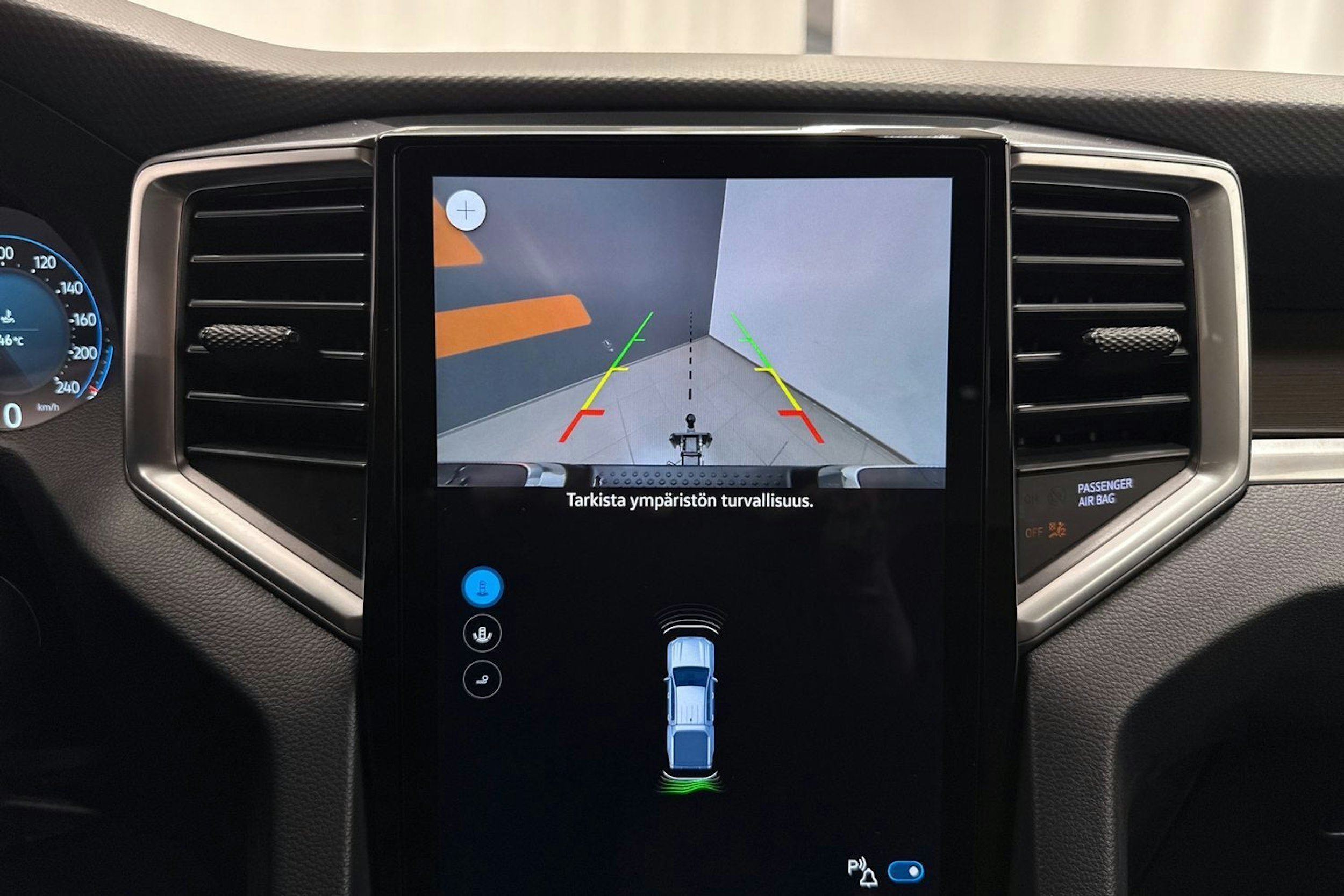 met. punainen Volkswagen Amarok 2025 kuva 24.