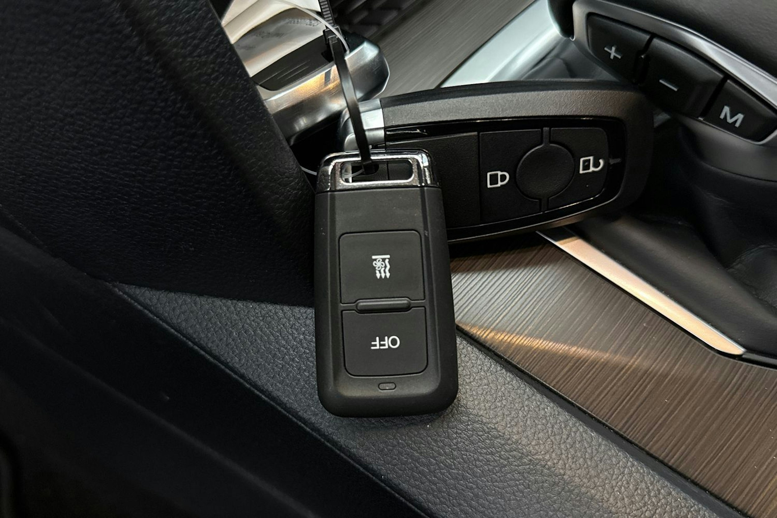 met. punainen Volkswagen Amarok 2025 kuva 30.