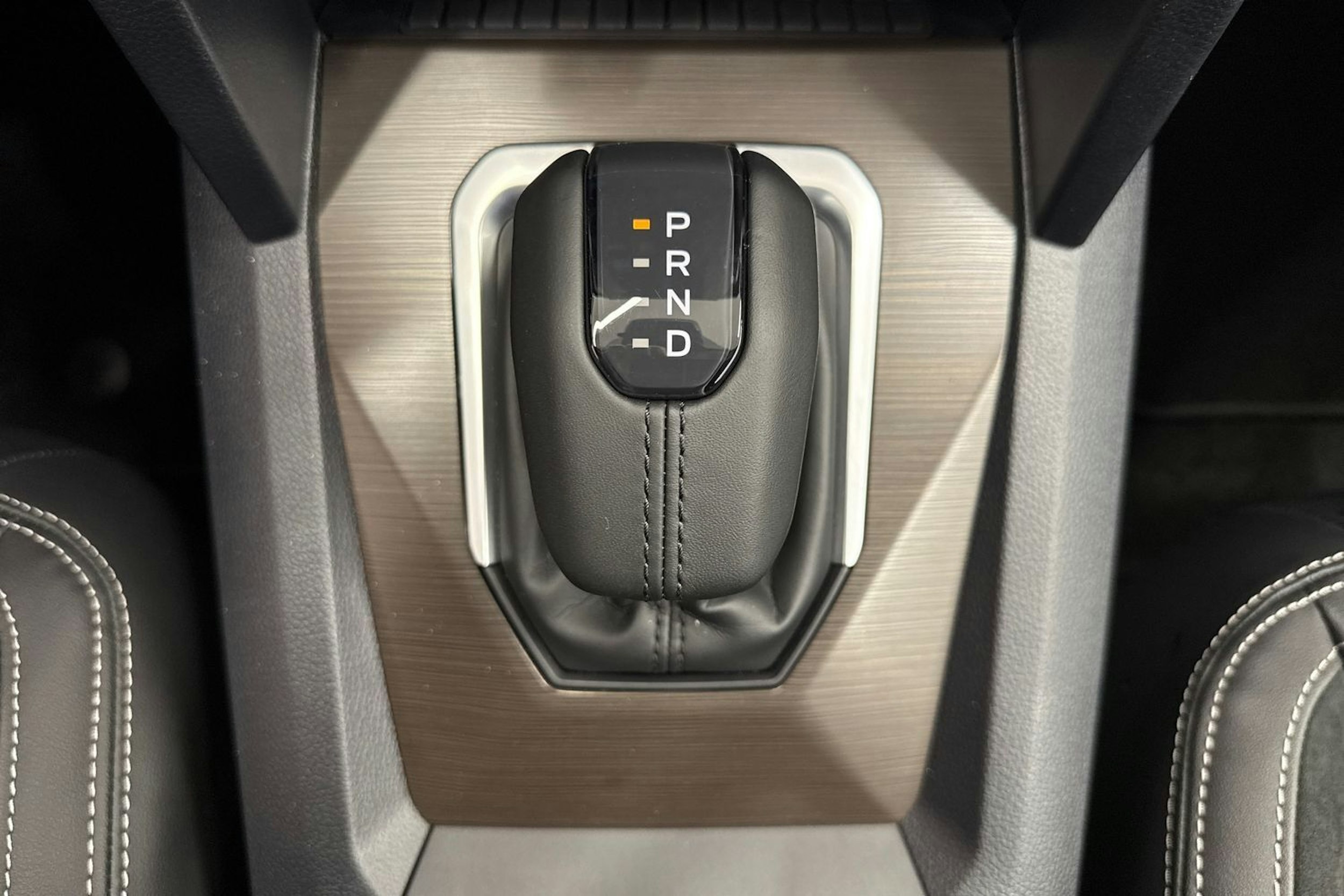 met. punainen Volkswagen Amarok 2025 kuva 32.