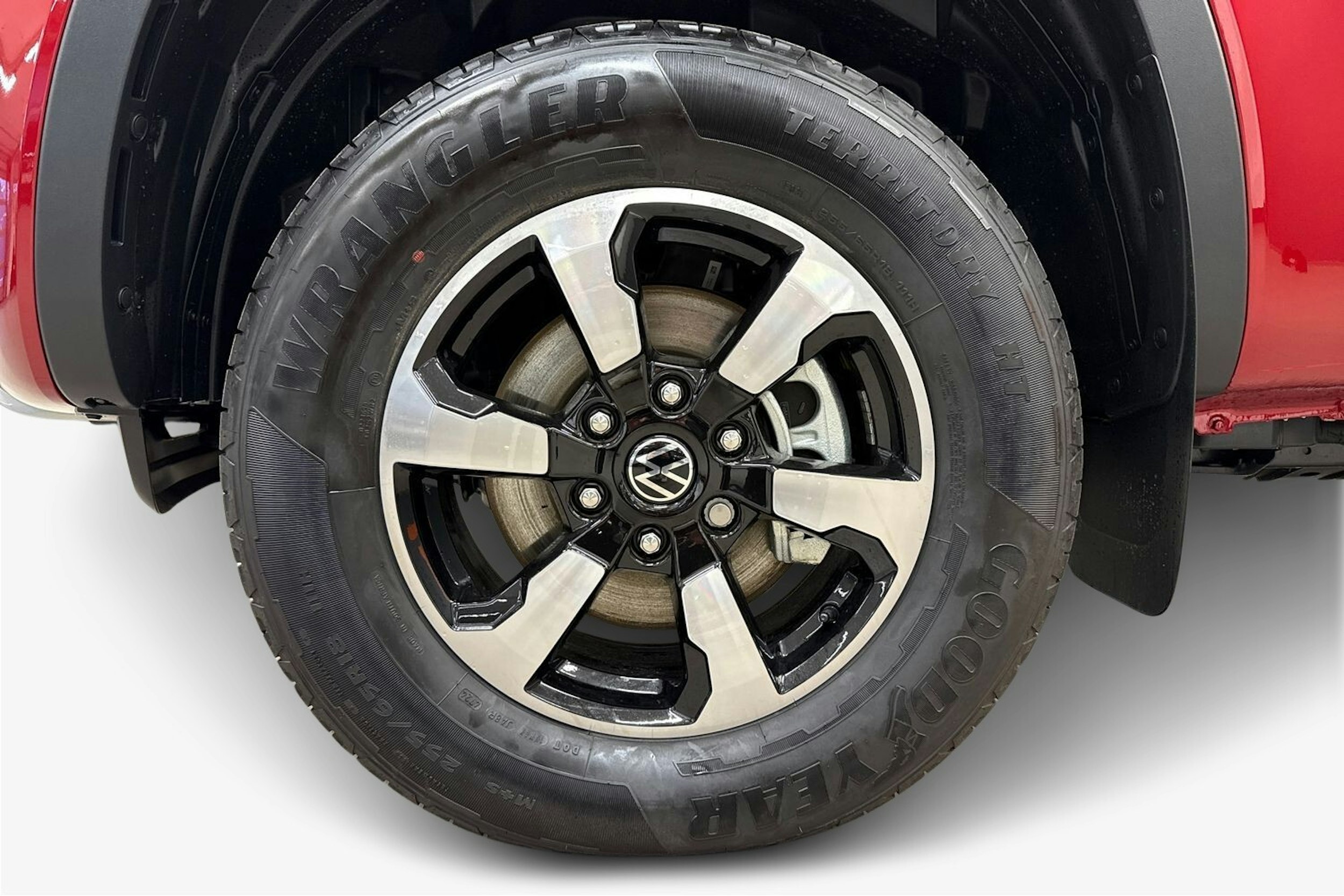 met. punainen Volkswagen Amarok 2025 kuva 33.