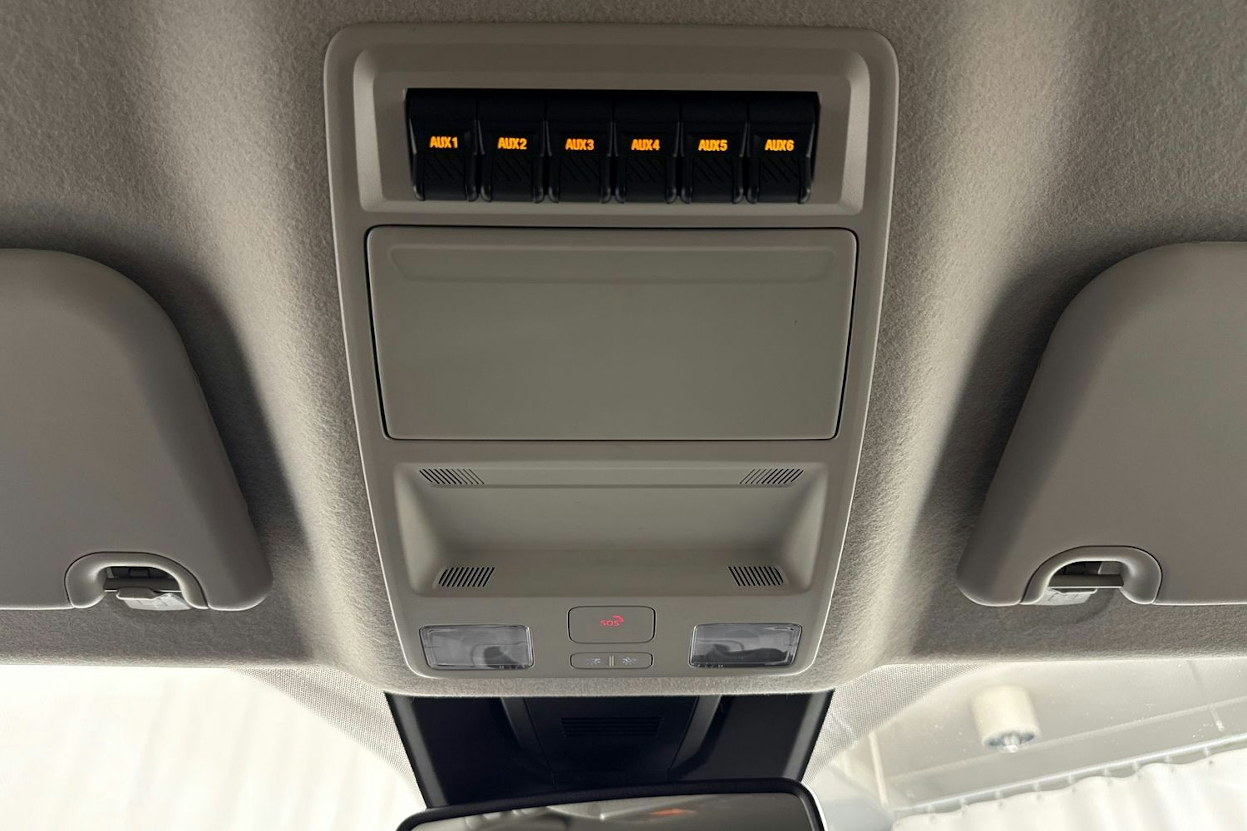 met. punainen Volkswagen Amarok 2025 kuva 34.