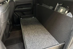 Harmaa Volkswagen Amarok 2025 kuva 8.