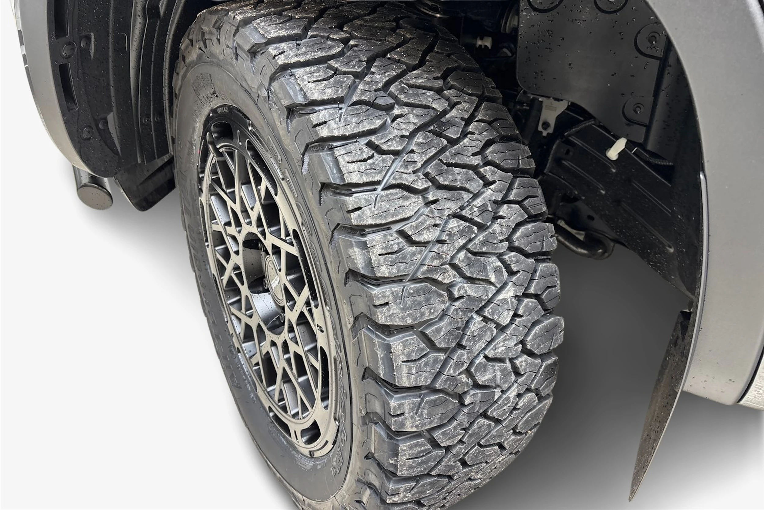 Harmaa Volkswagen Amarok 2025 kuva 9.
