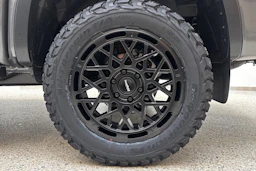 Harmaa Volkswagen Amarok 2025 kuva 10.