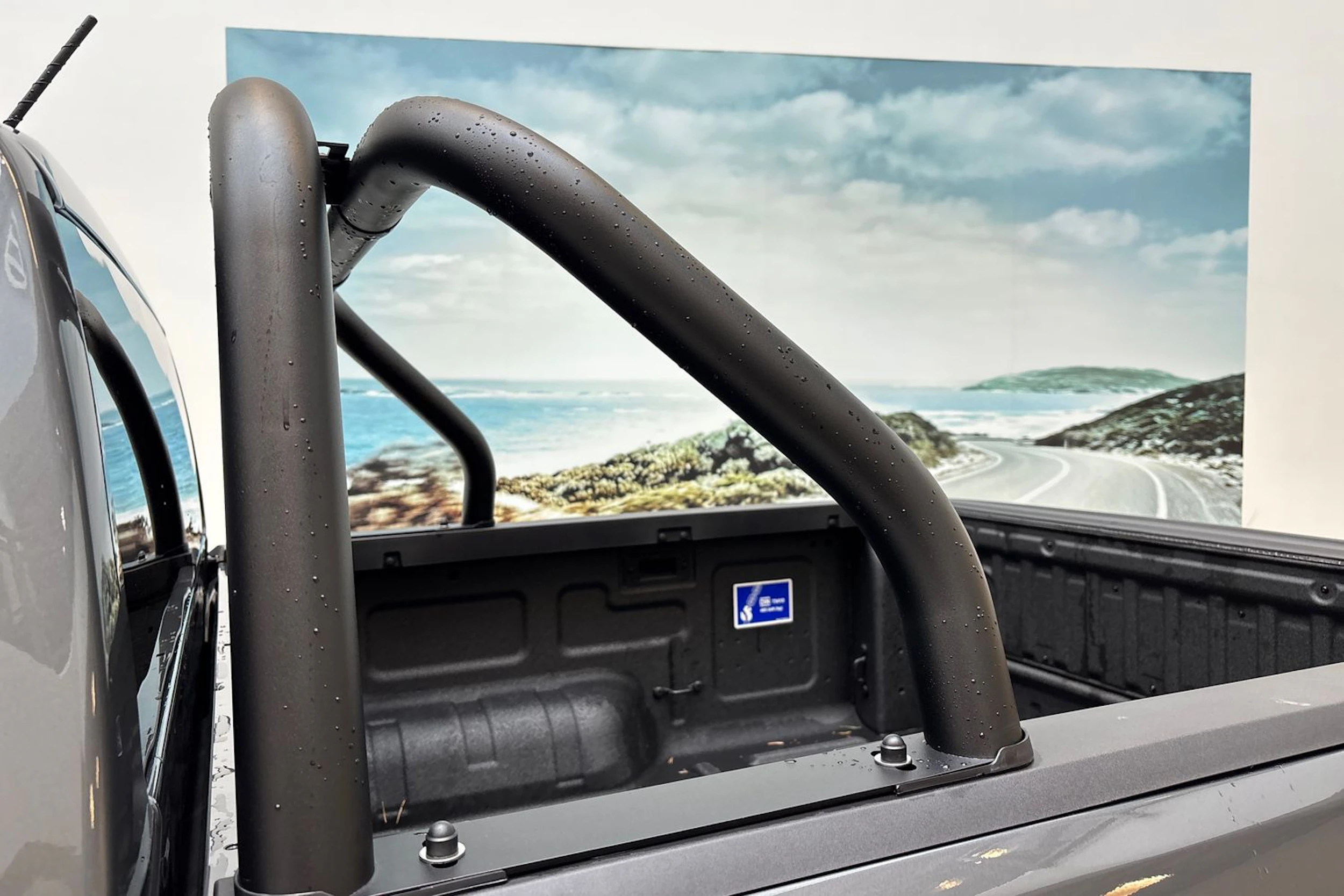 Harmaa Volkswagen Amarok 2025 kuva 15.