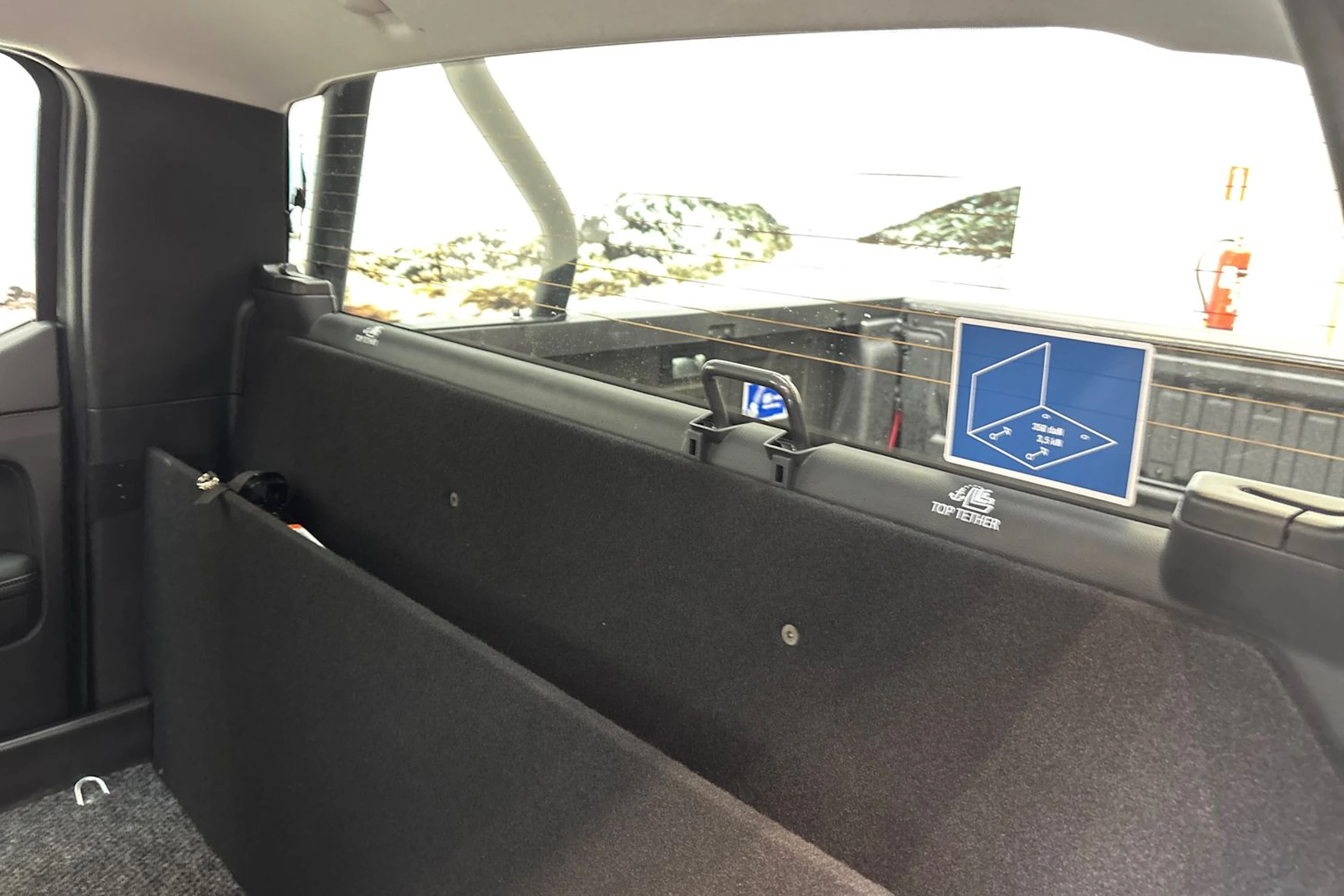 Harmaa Volkswagen Amarok 2025 kuva 17.