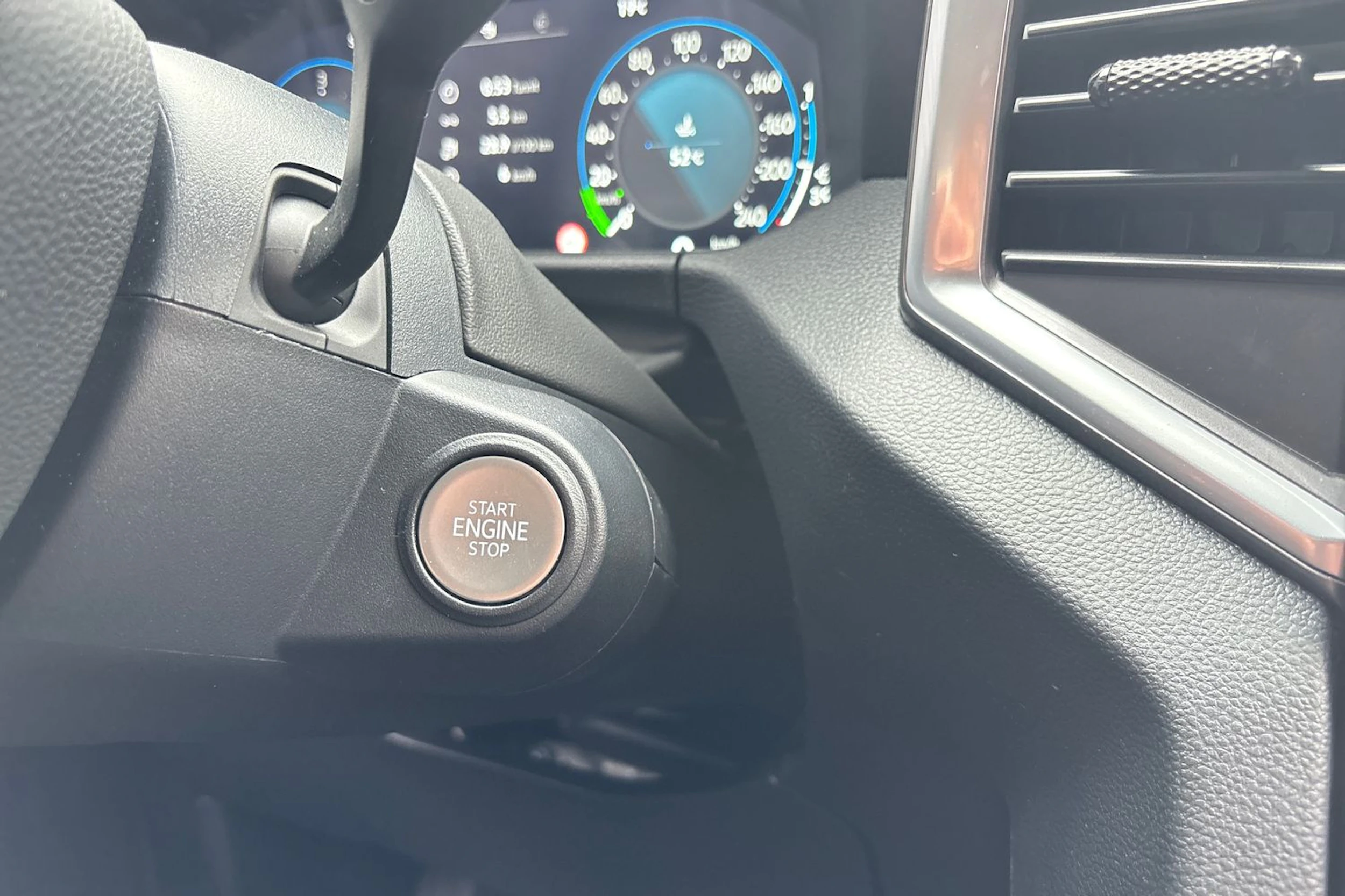 Harmaa Volkswagen Amarok 2025 kuva 23.