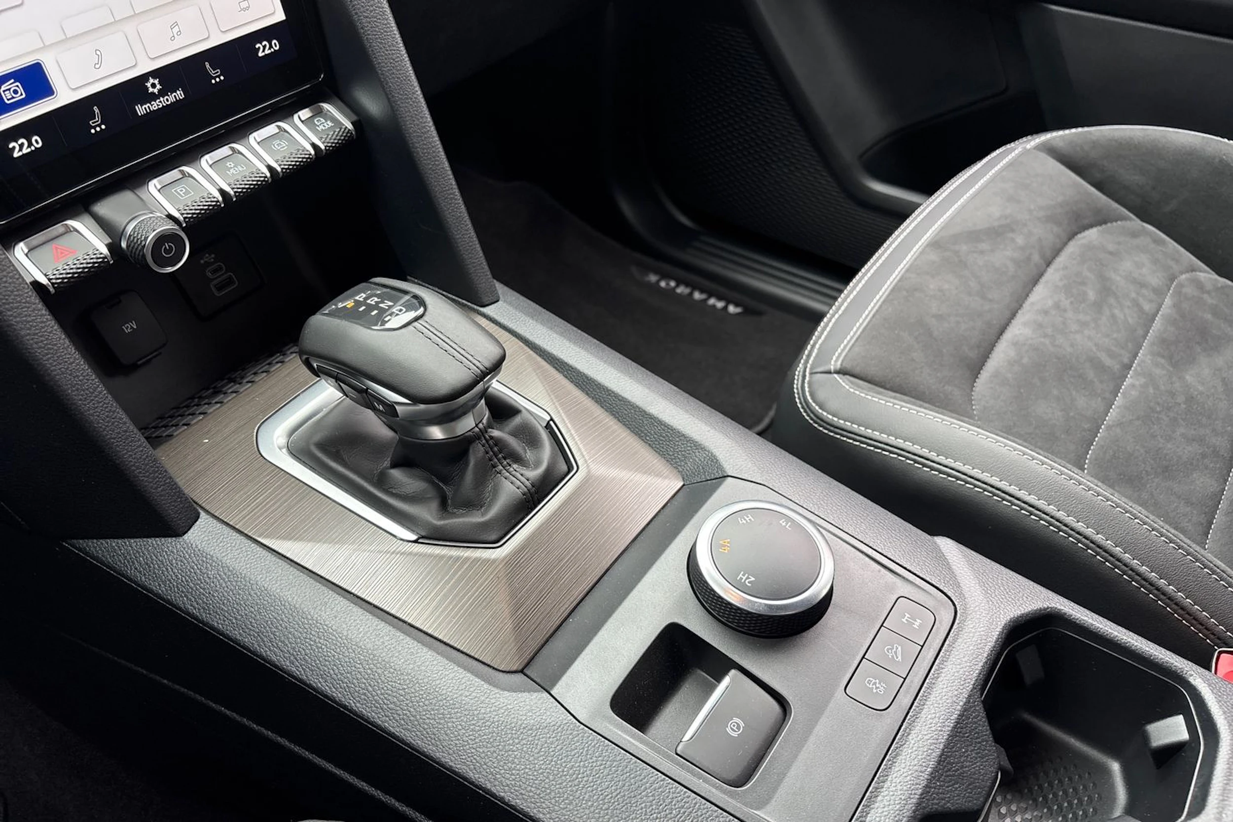 Harmaa Volkswagen Amarok 2025 kuva 30.