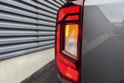 Harmaa Volkswagen Amarok 2025 kuva 35.