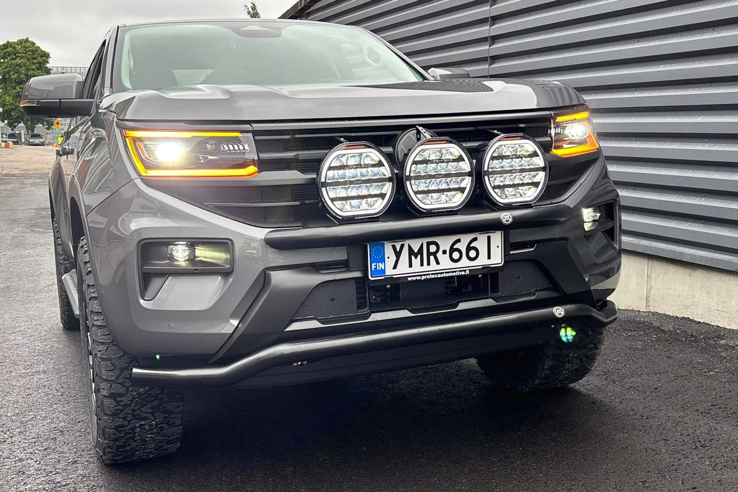 Harmaa Volkswagen Amarok 2025 kuva 38.