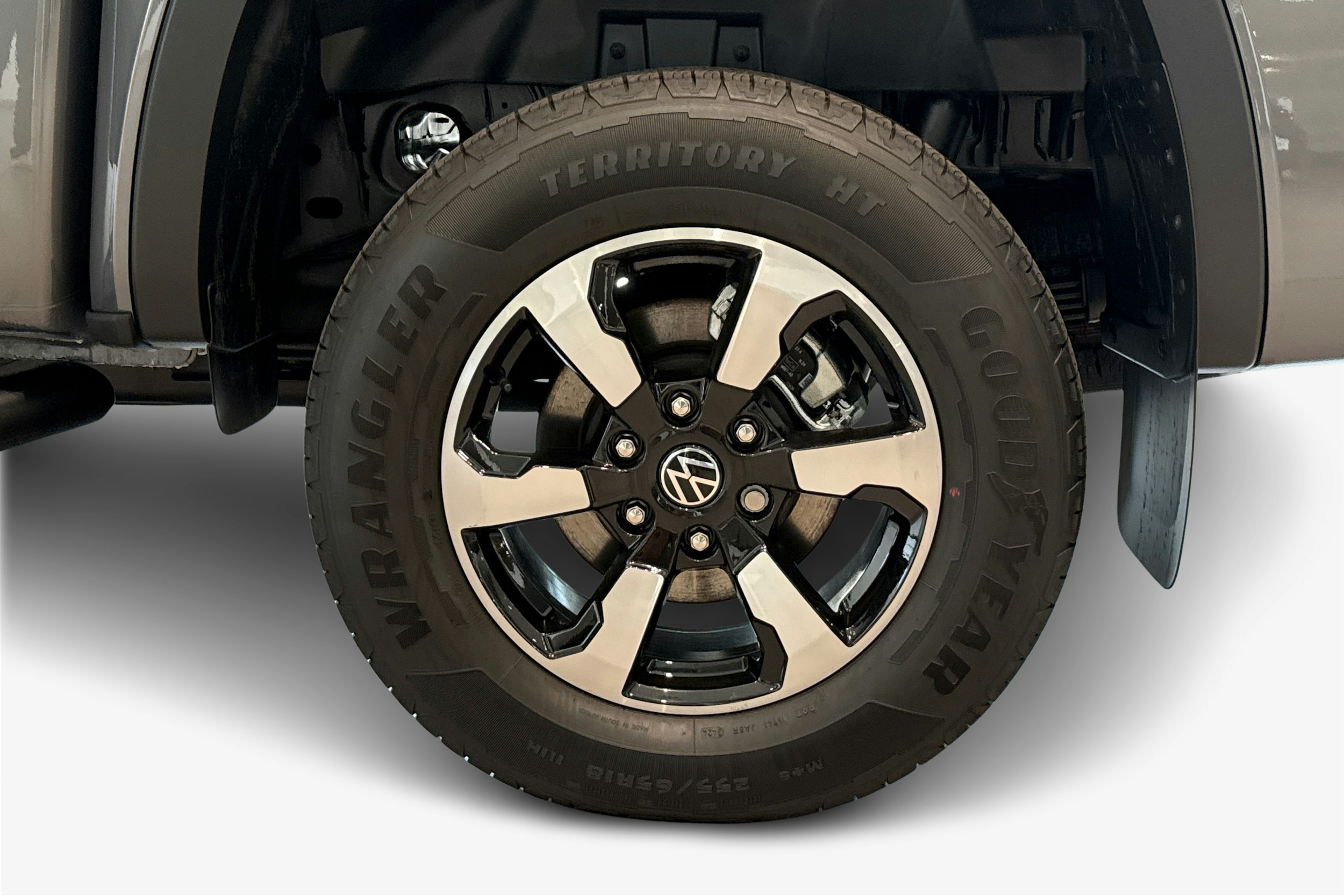 harmaa Volkswagen Amarok 2025 kuva 11.