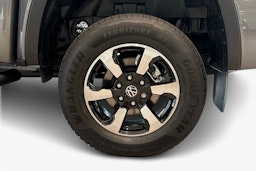 harmaa Volkswagen Amarok 2025 kuva 11.