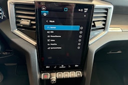 harmaa Volkswagen Amarok 2025 kuva 19.
