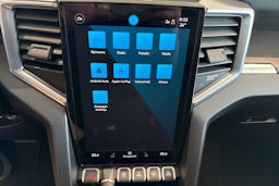 harmaa Volkswagen Amarok 2025 kuva 20.