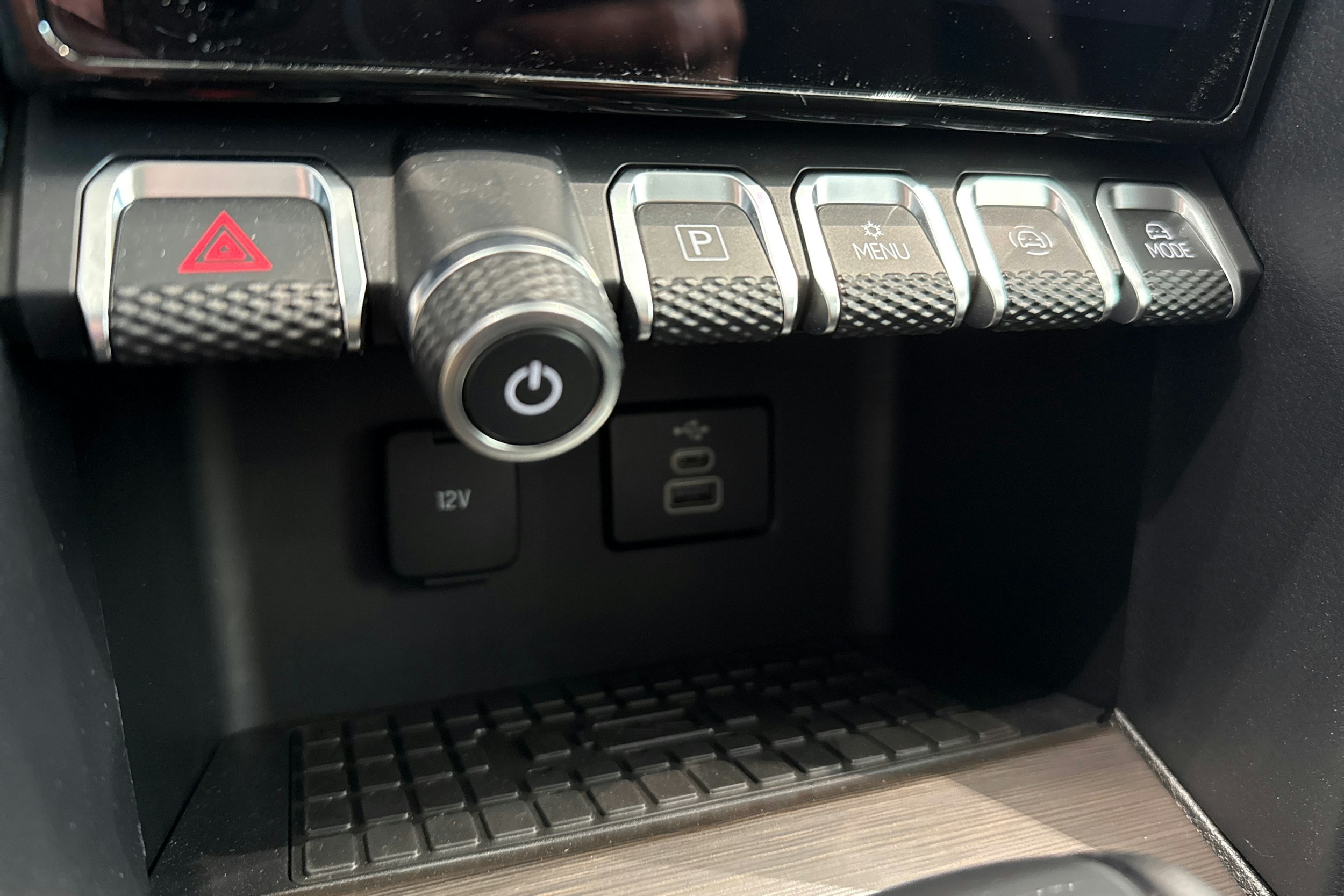 harmaa Volkswagen Amarok 2025 kuva 21.