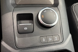 harmaa Volkswagen Amarok 2025 kuva 22.