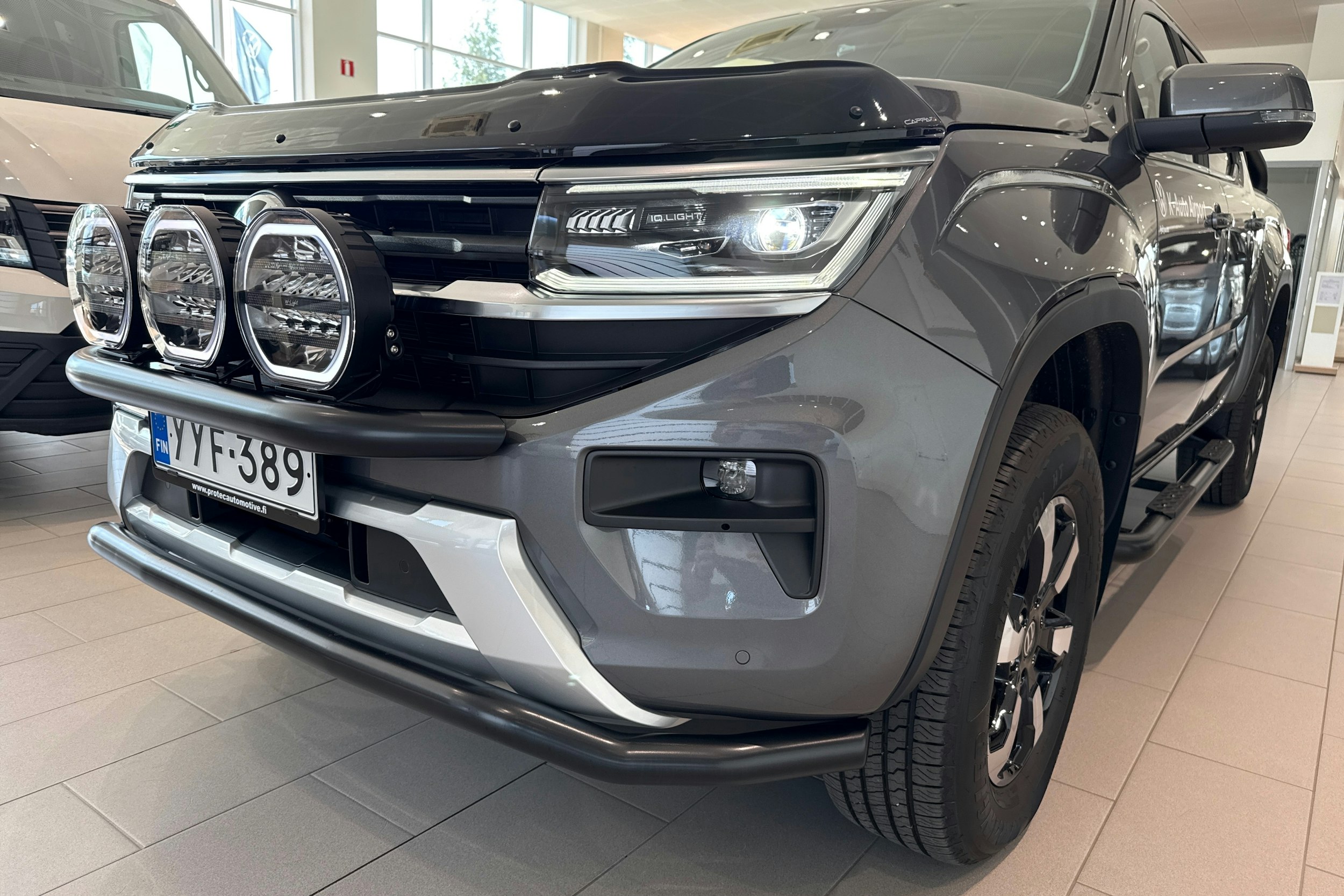 harmaa Volkswagen Amarok 2025 kuva 23.