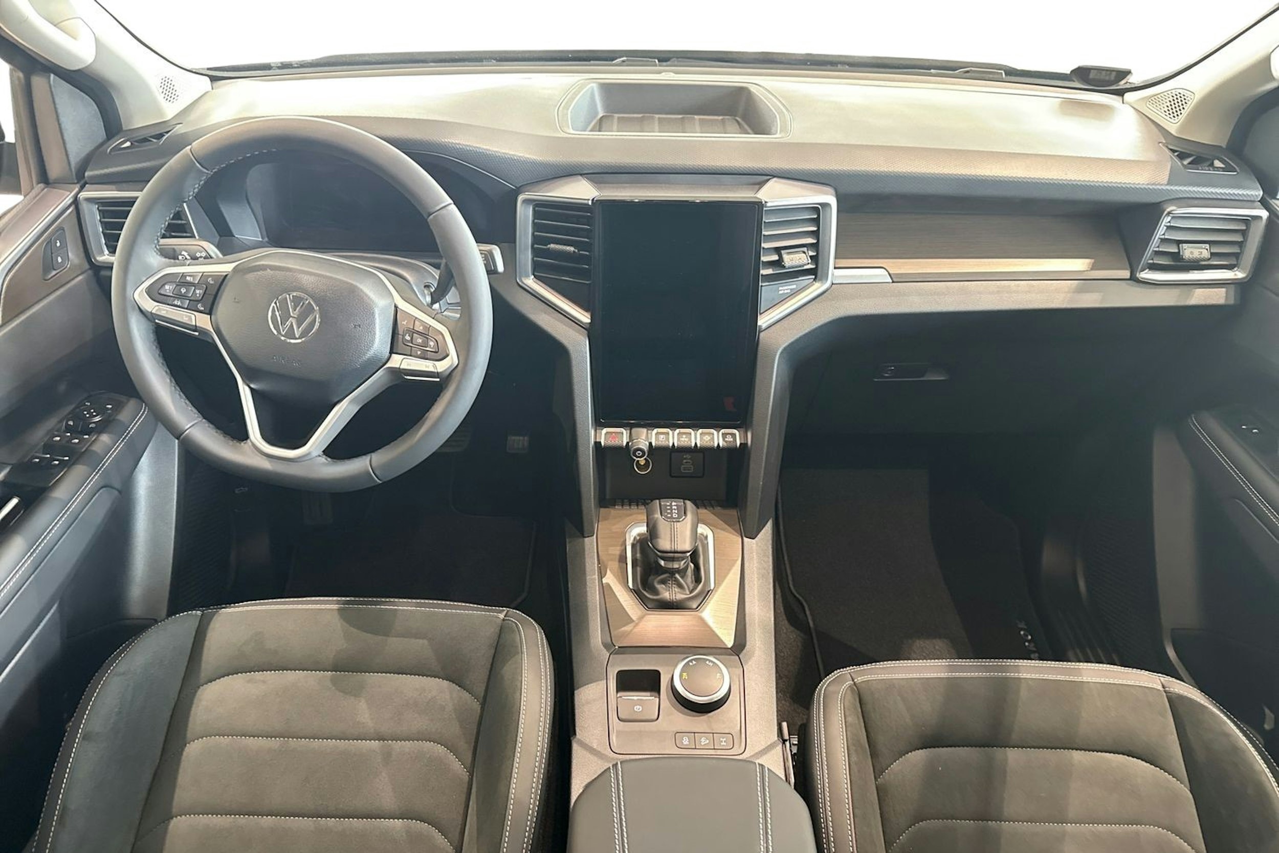 musta Volkswagen Amarok 2025 kuva 9.