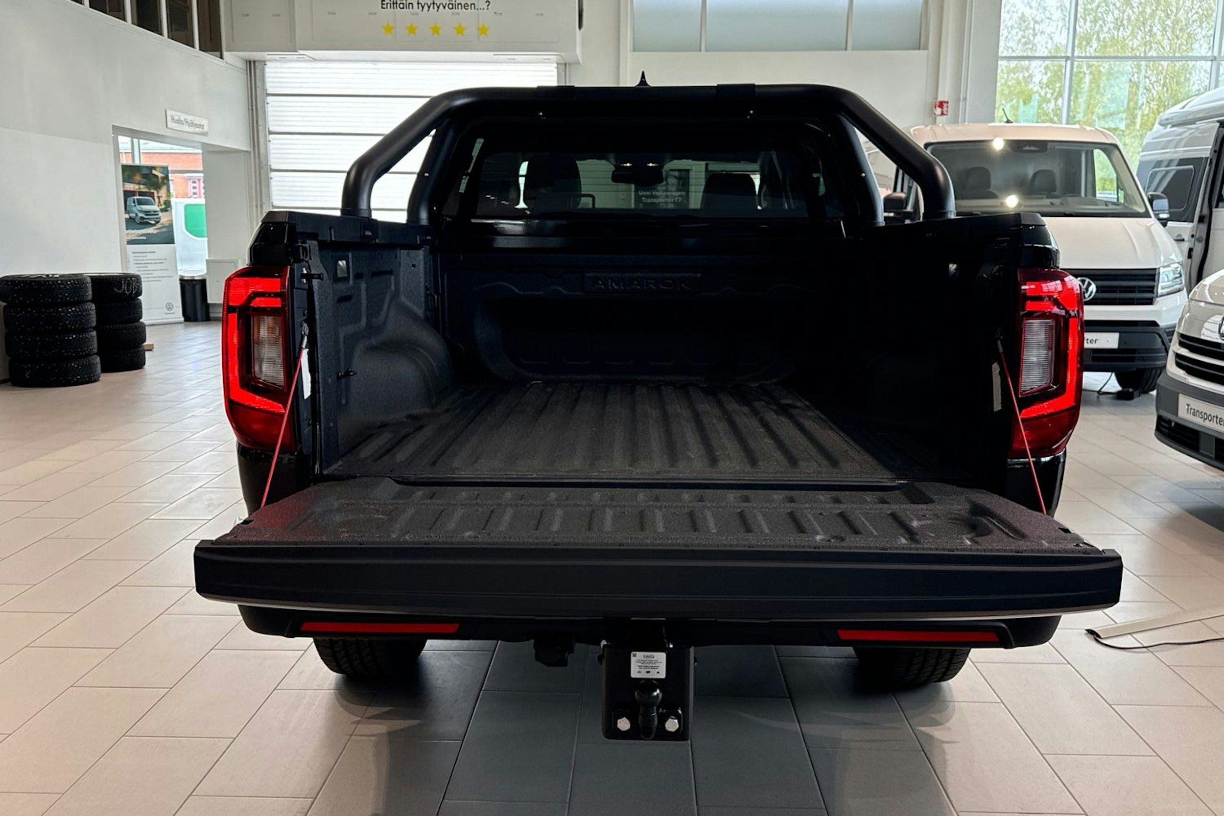 musta Volkswagen Amarok 2025 kuva 12.