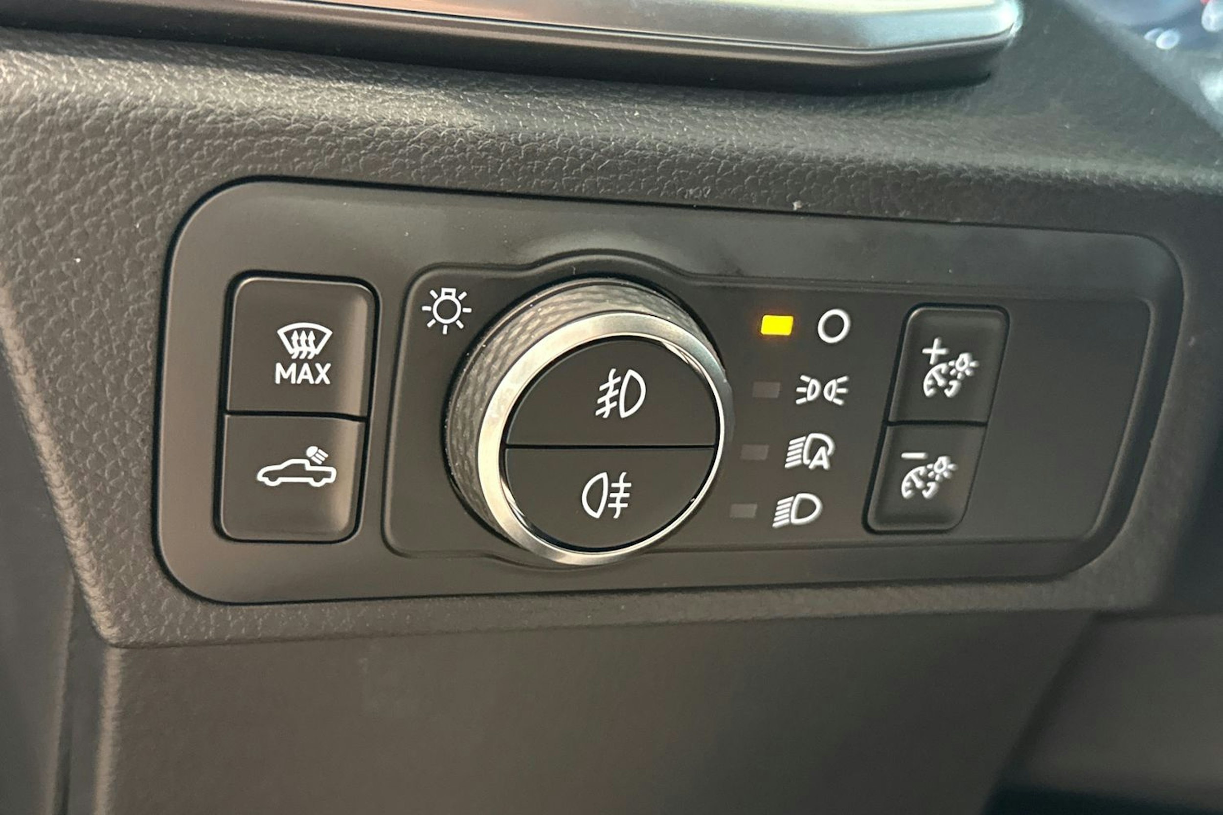 musta Volkswagen Amarok 2025 kuva 28.