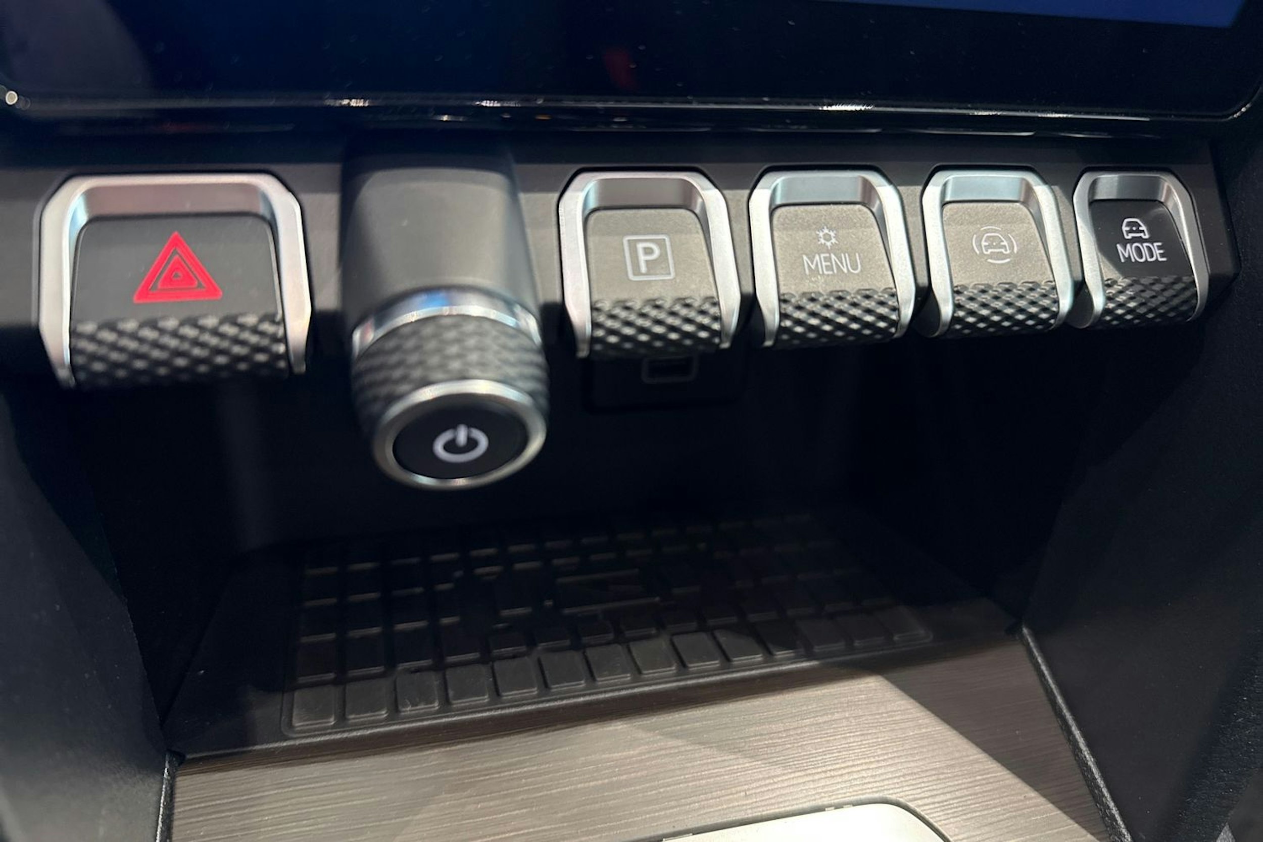 musta Volkswagen Amarok 2025 kuva 29.