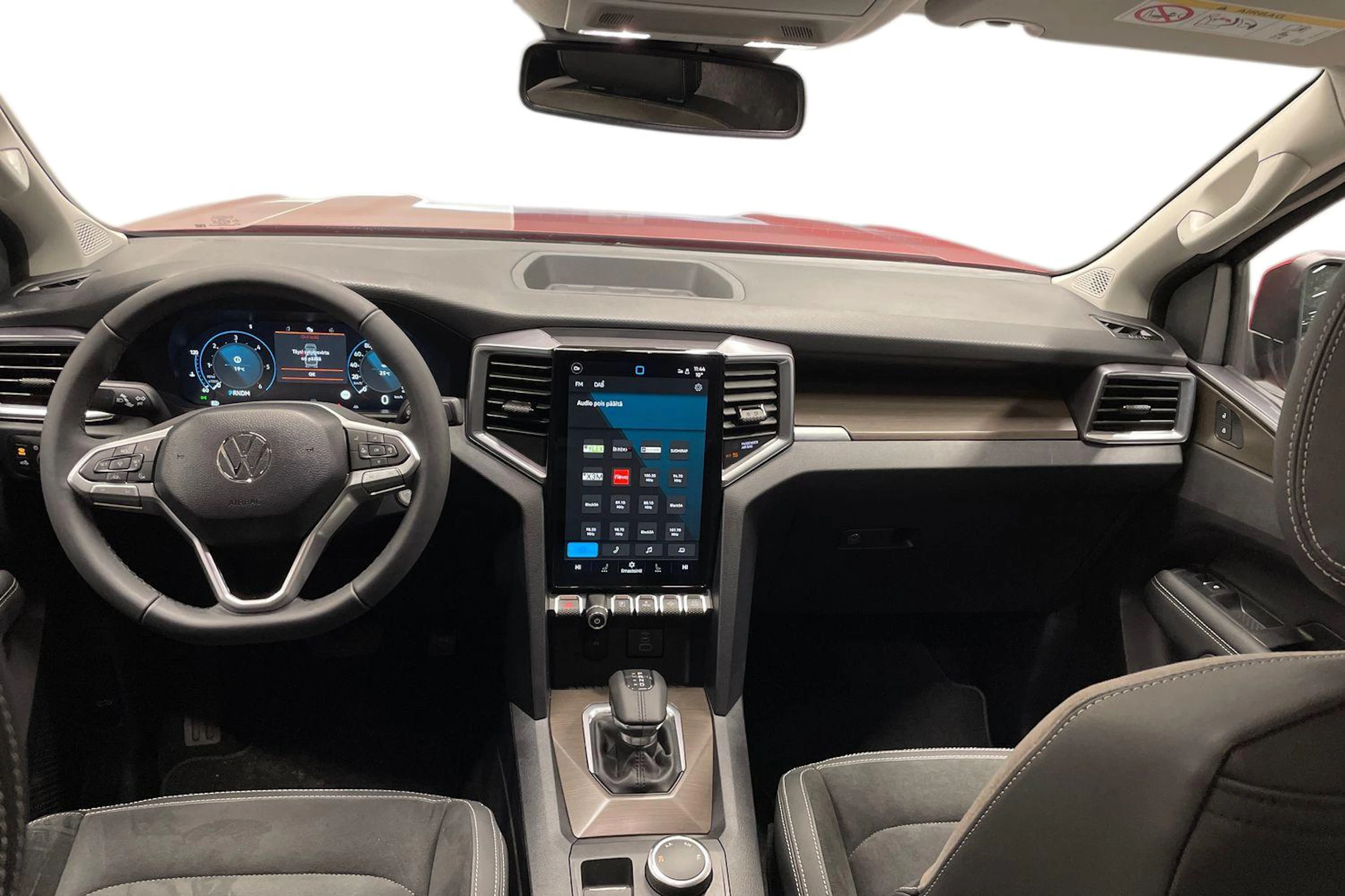 punainen Volkswagen Amarok 2025 kuva 9.