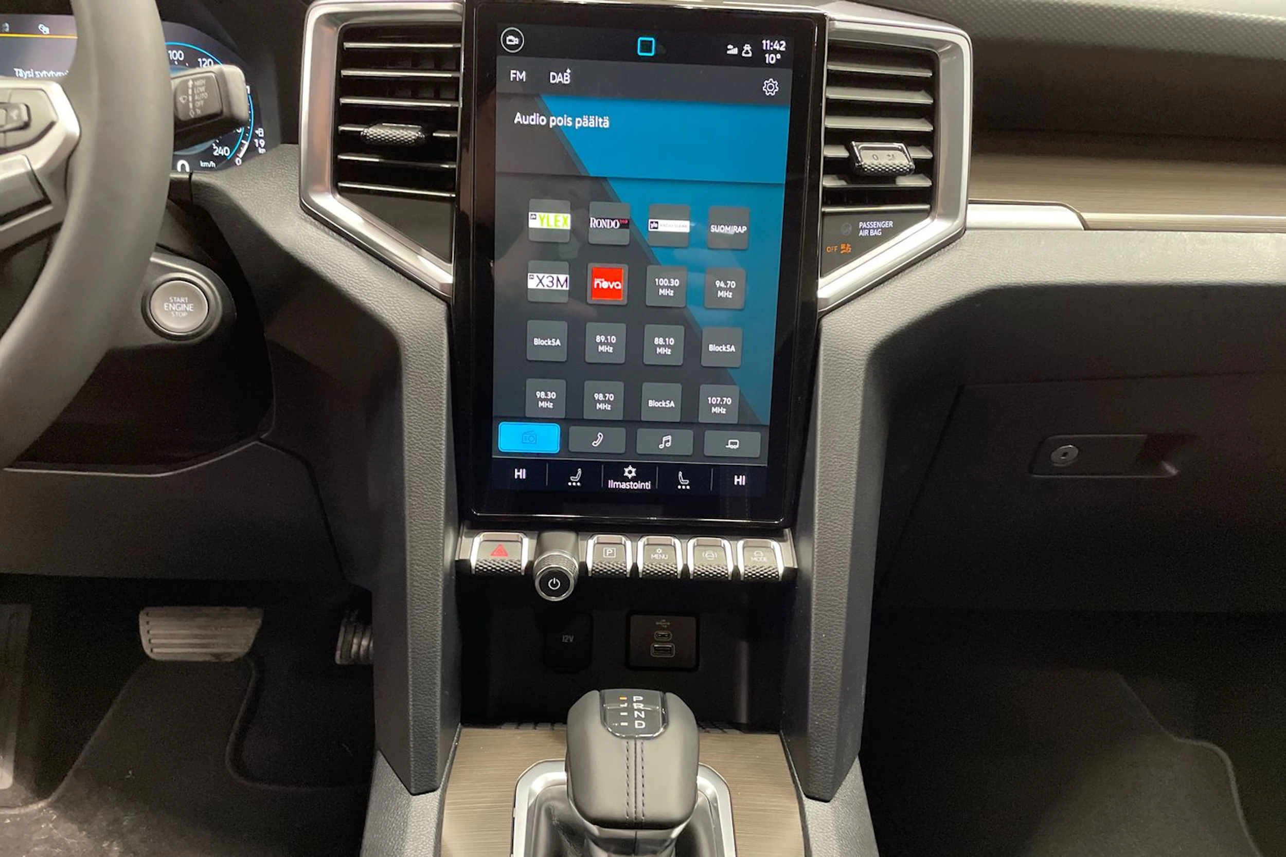 punainen Volkswagen Amarok 2025 kuva 13.