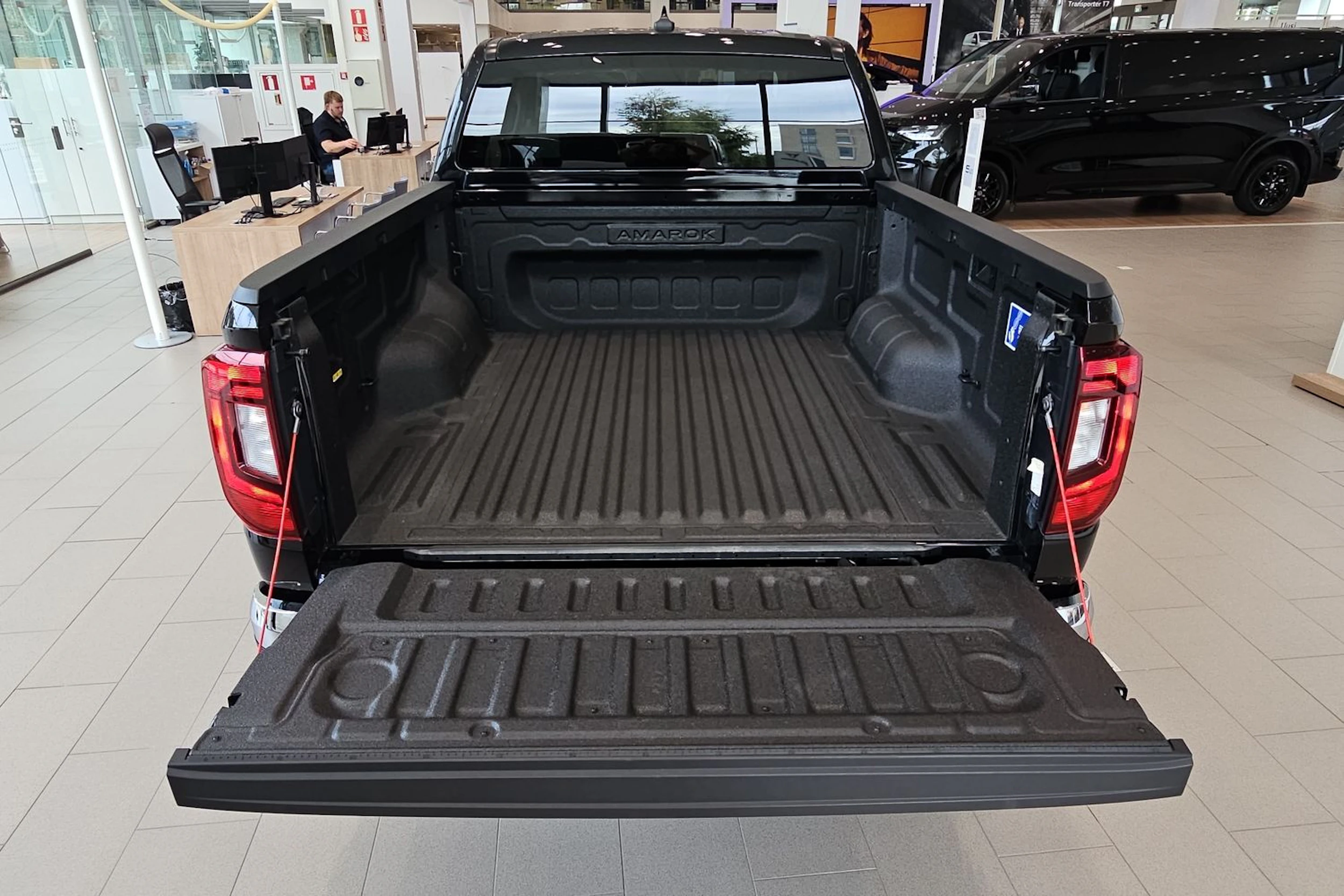 met. musta Volkswagen Amarok 2026 kuva 12.