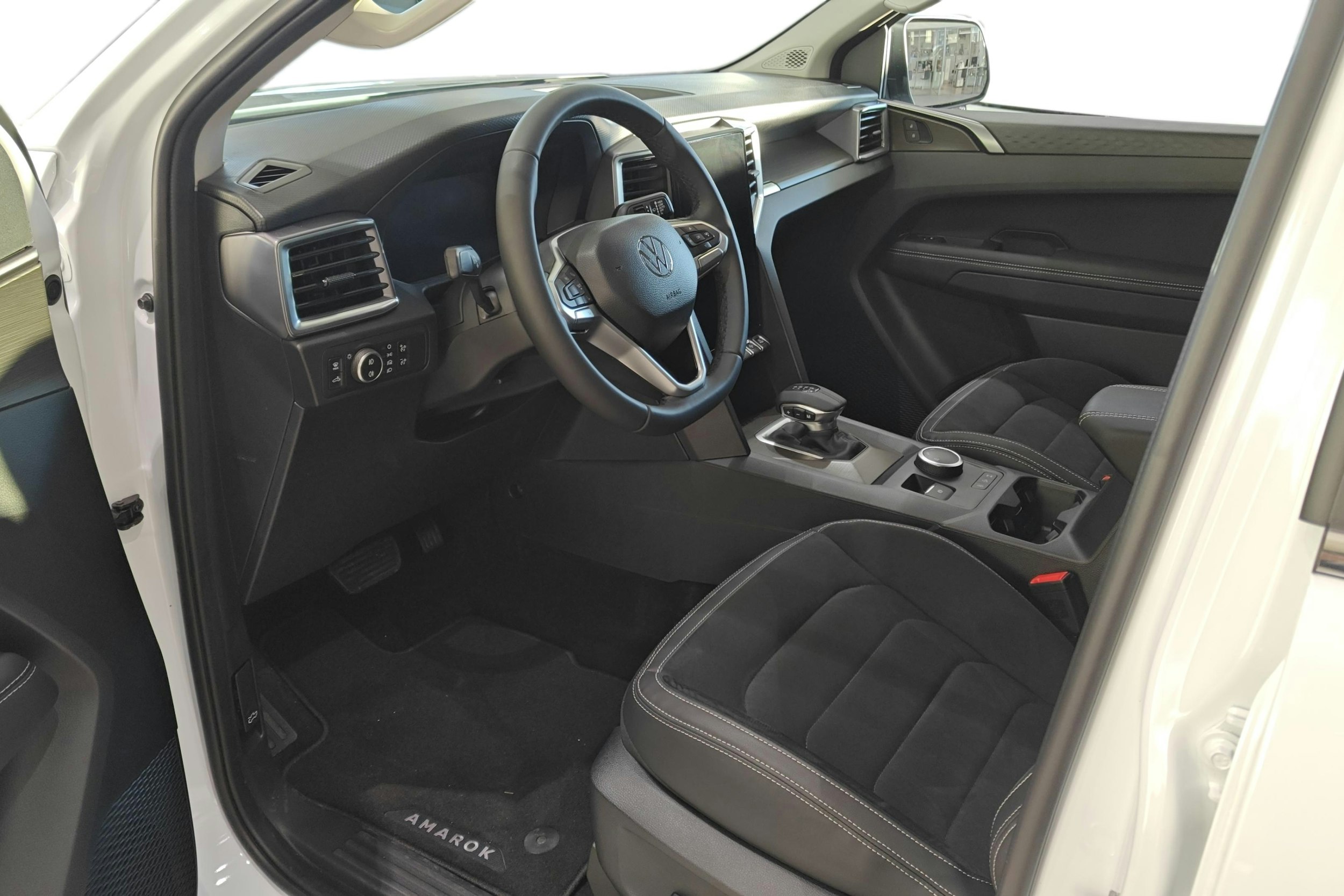valkoinen Volkswagen Amarok 2026 kuva 8.