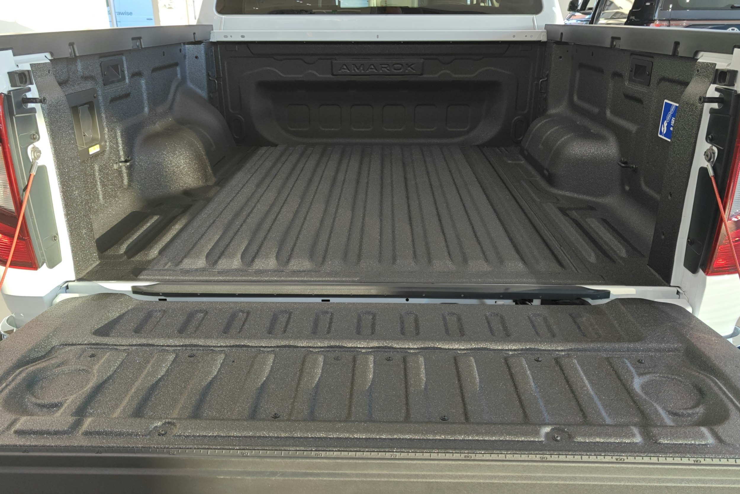 valkoinen Volkswagen Amarok 2026 kuva 16.