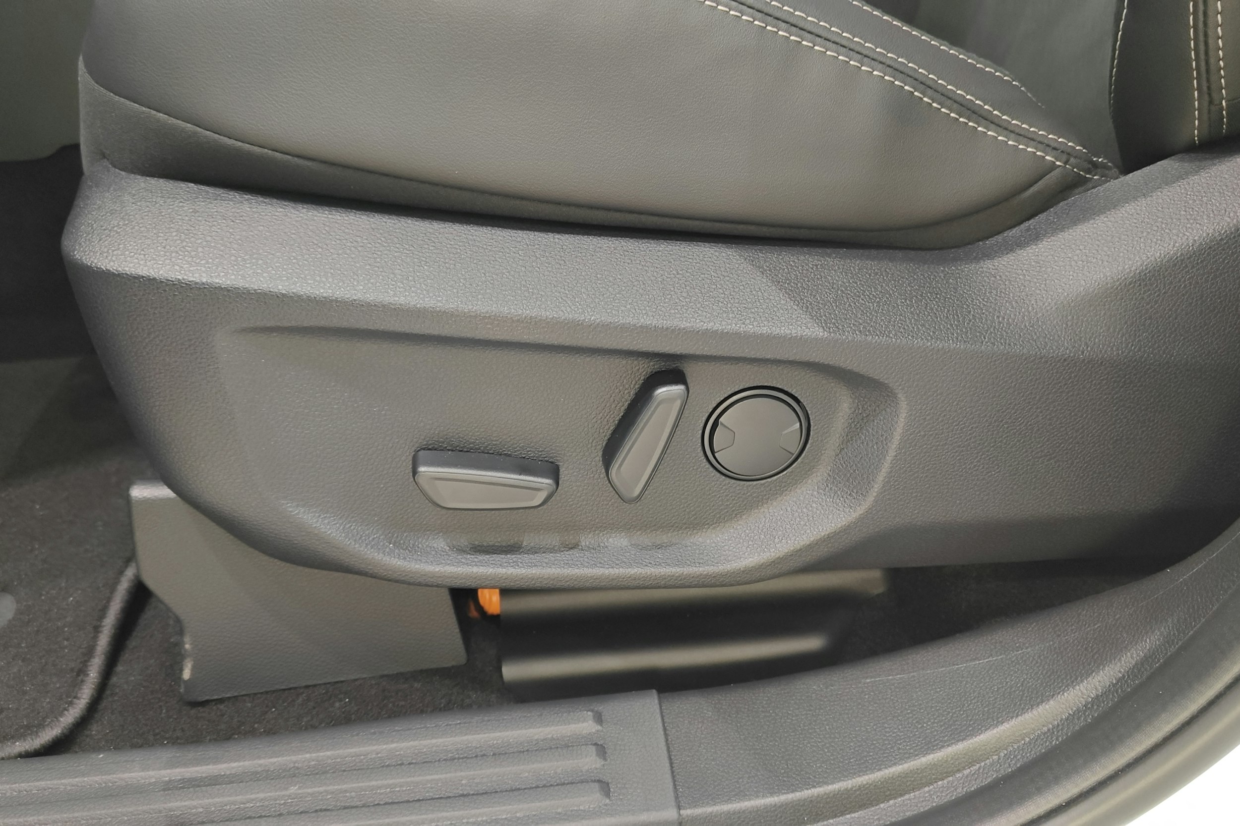 valkoinen Volkswagen Amarok 2026 kuva 19.