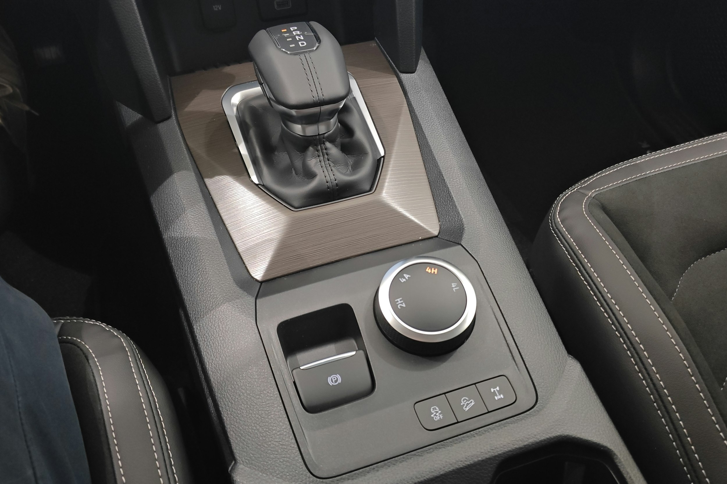 valkoinen Volkswagen Amarok 2026 kuva 25.