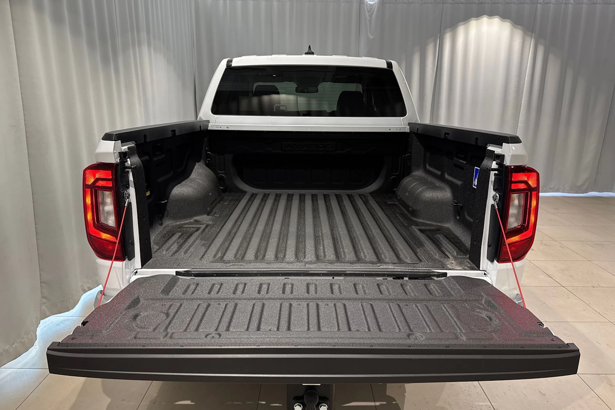 valkoinen Volkswagen Amarok 2026 kuva 14.