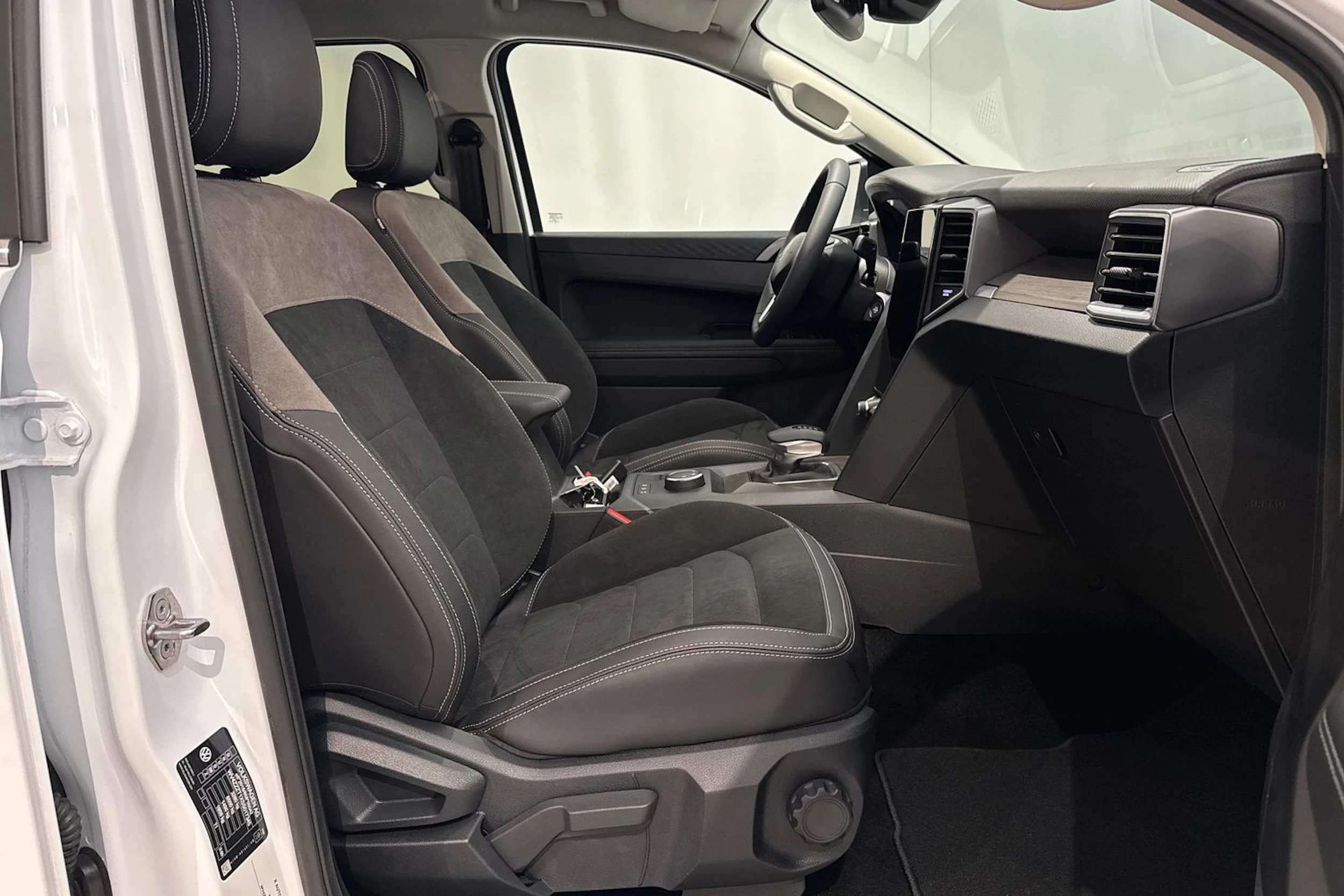 valkoinen Volkswagen Amarok 2026 kuva 15.