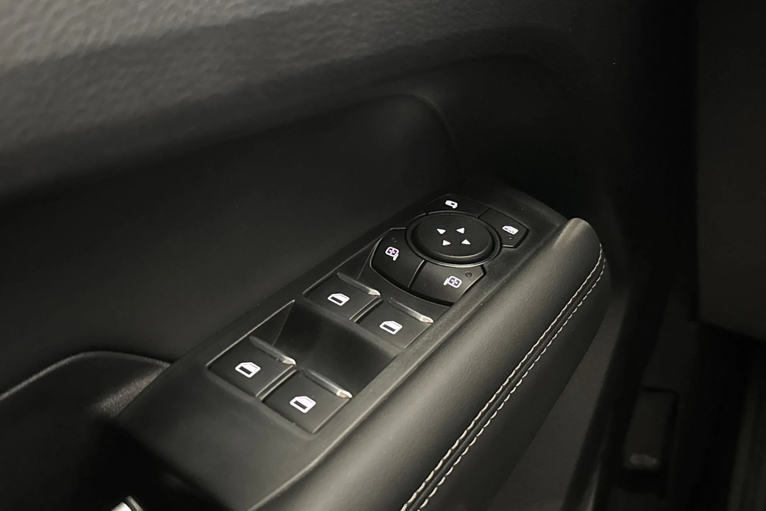 valkoinen Volkswagen Amarok 2026 kuva 17.