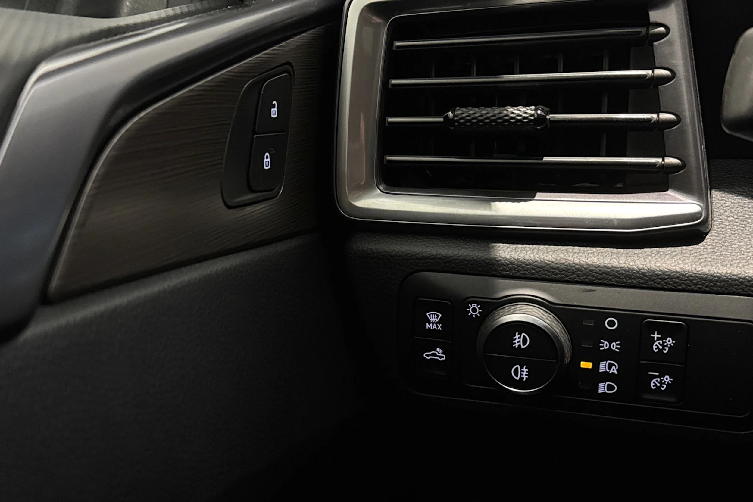 valkoinen Volkswagen Amarok 2026 kuva 18.
