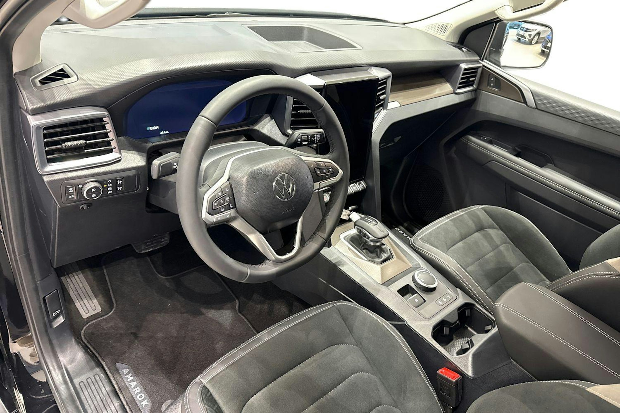 musta Volkswagen Amarok 2026 kuva 6.