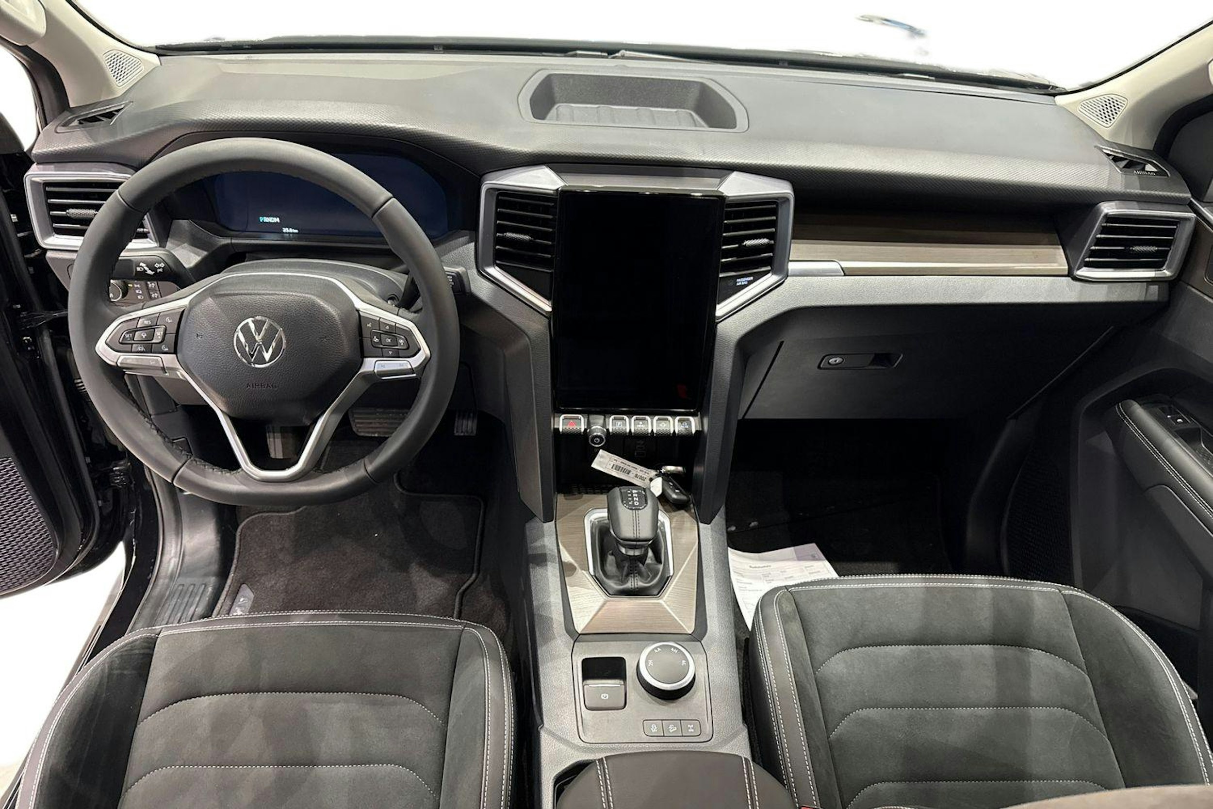 musta Volkswagen Amarok 2026 kuva 7.