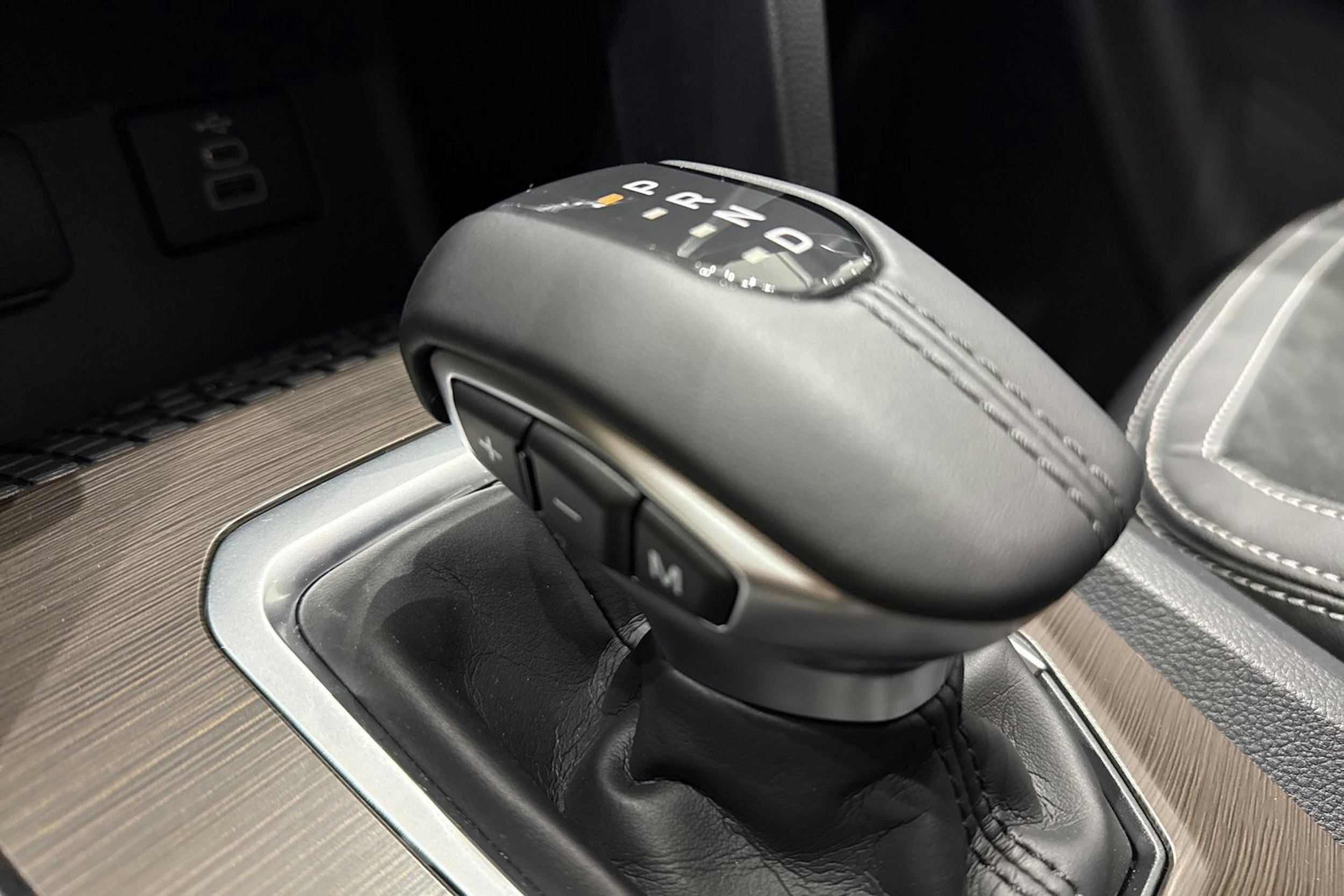 musta Volkswagen Amarok 2026 kuva 24.